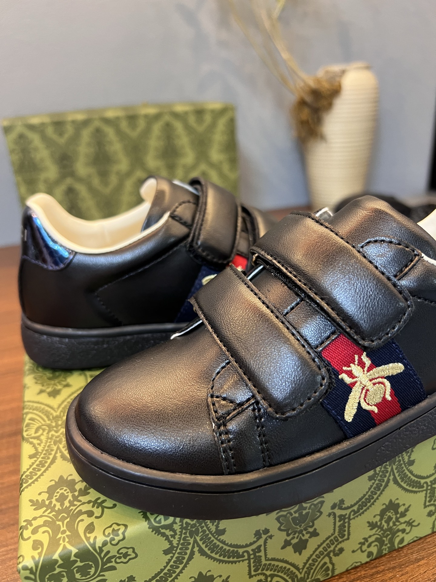 Children's shoes child